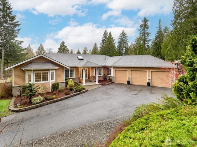 Property photo for 22910 Ne 76th Street, Redmond photo 2