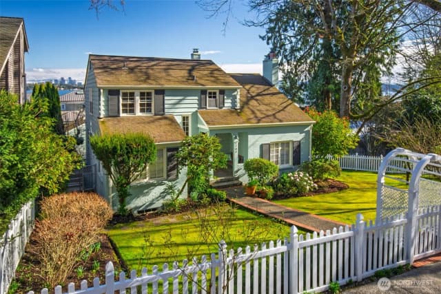 Property photo for 1702 Lake Washington Boulevard, Seattle photo 2