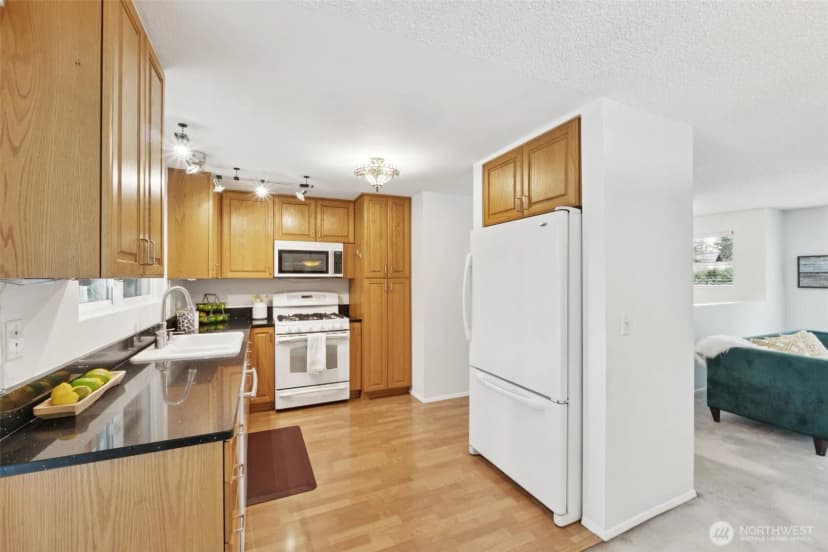 Property photo for 21312 Ne 60th Place, Redmond photo 13
