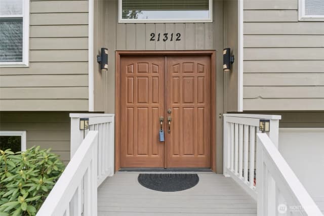 Property photo for 21312 Ne 60th Place, Redmond photo 3