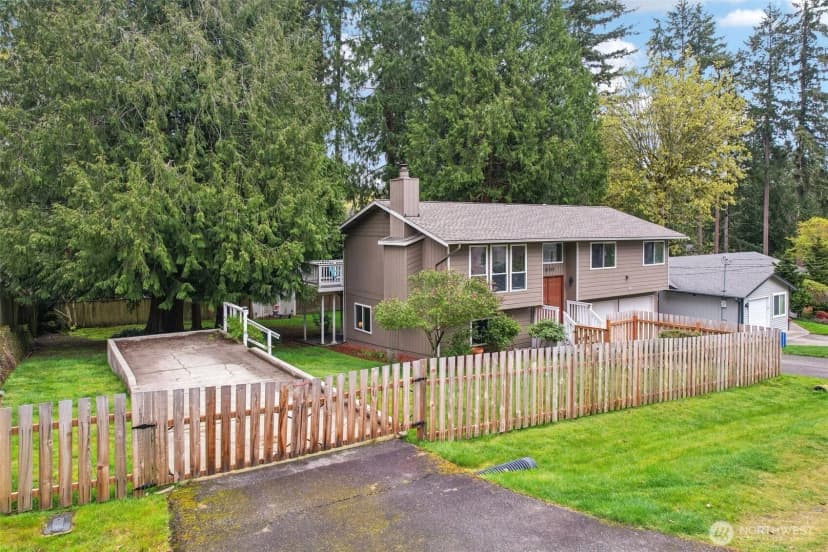 Property photo for 21312 Ne 60th Place, Redmond photo 2