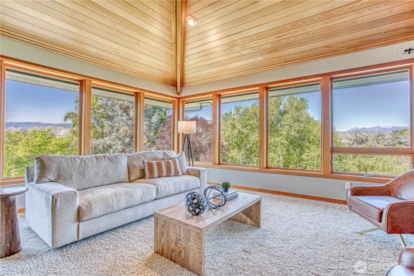 Property photo for 423 Lombard Lane, Wenatchee photo 2