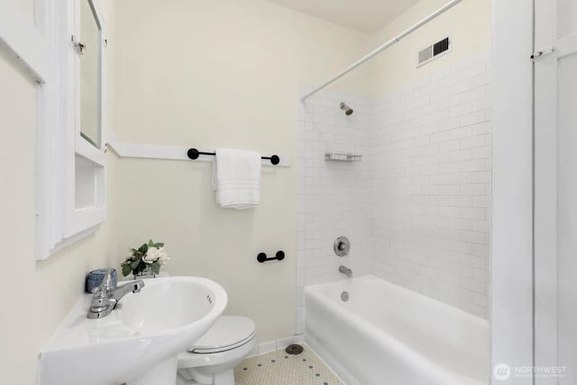 Property photo for 901 Ne 43rd Street #306, Seattle photo 15