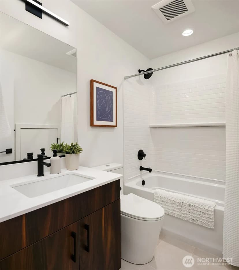 Property photo for 221 Ne 75th Street, Seattle photo 6