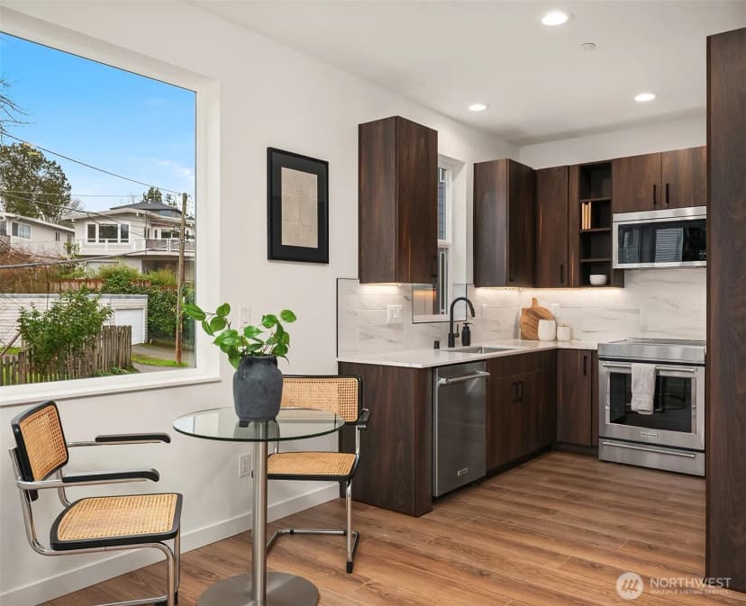 Property photo for 221 Ne 75th Street, Seattle photo 12