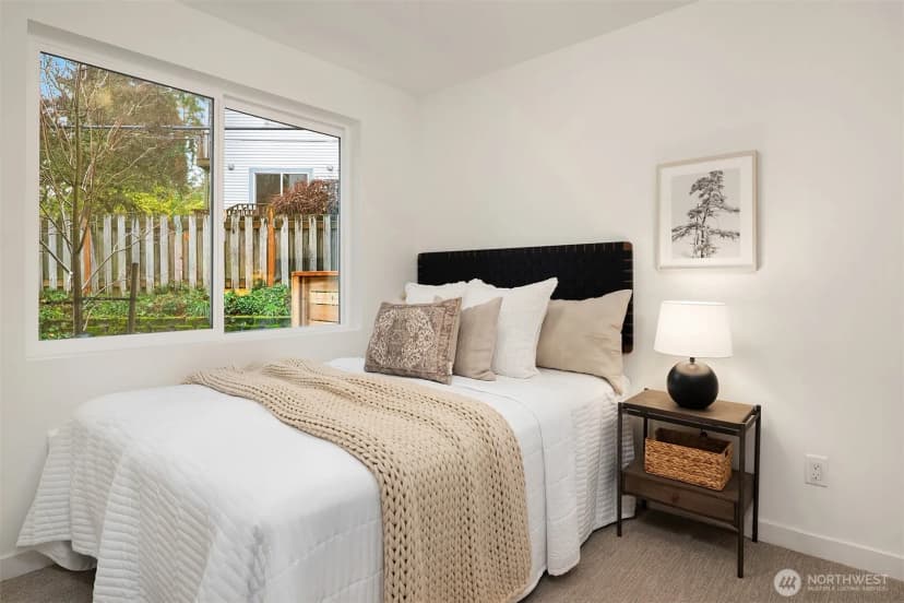 Property photo for 221 Ne 75th Street, Seattle photo 5