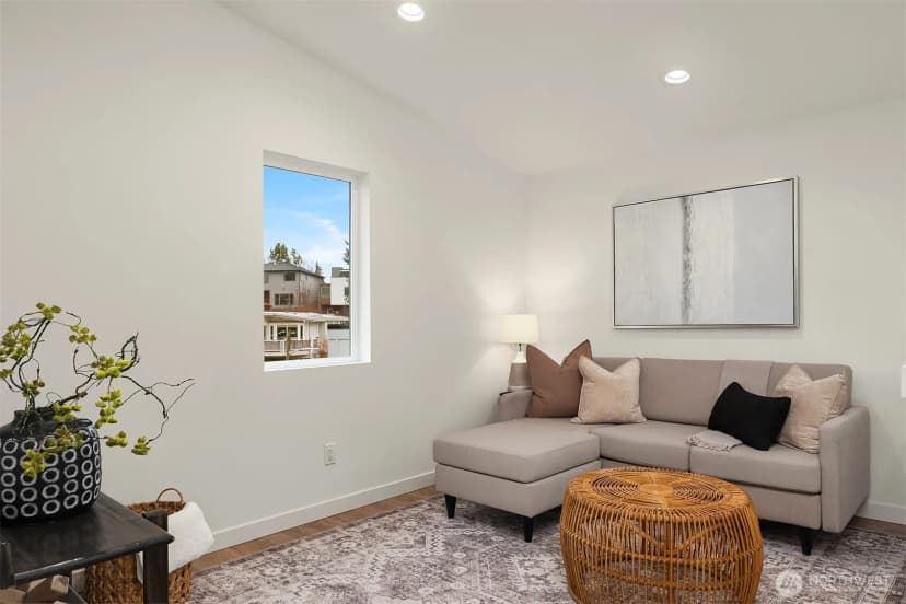 Property photo for 221 Ne 75th Street, Seattle photo 24