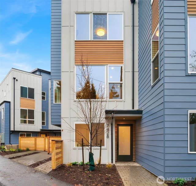 Property photo for 221 Ne 75th Street, Seattle photo 3