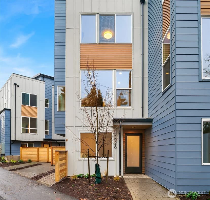 Property photo for 221 Ne 75th Street, Seattle photo 3