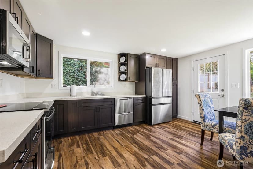 Property photo for 14517 Meridian Avenue N, Shoreline photo 4
