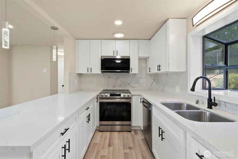 Property photo for 3012 Sw 102nd Street, Seattle photo 7