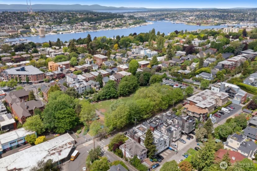Property photo for 702 11th Avenue E, Seattle photo 13
