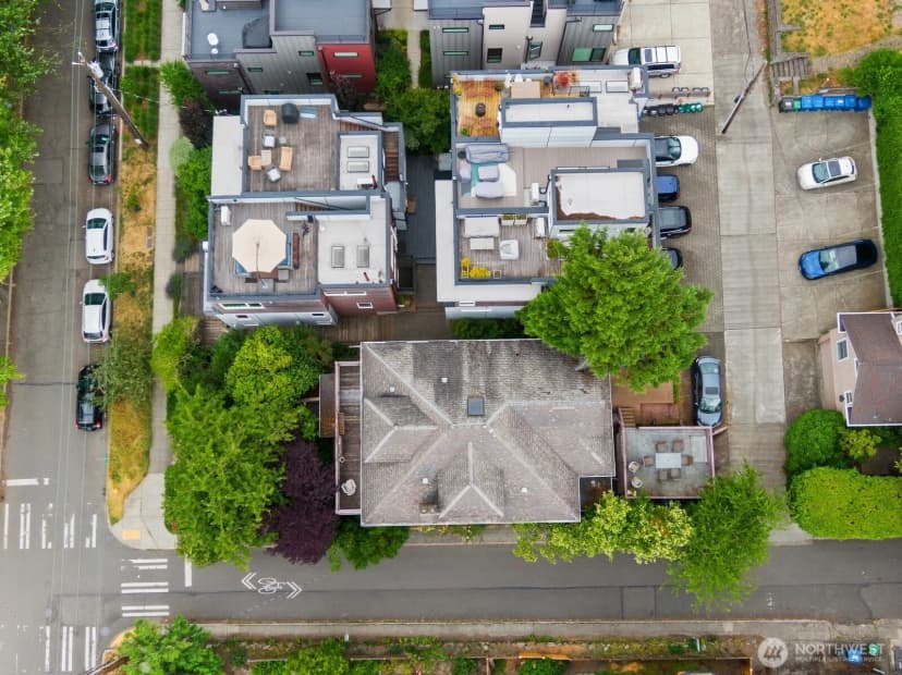 Property photo for 702 11th Avenue E, Seattle photo 11