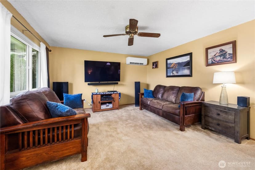 Property photo for 1100 7th Avenue Se #8, Puyallup photo 2