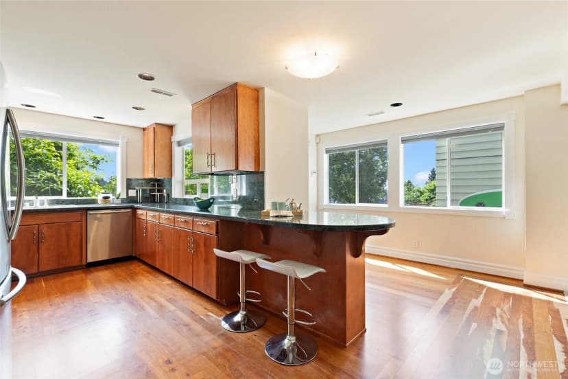 Property photo for 6222 37th Avenue Ne, Seattle photo 34