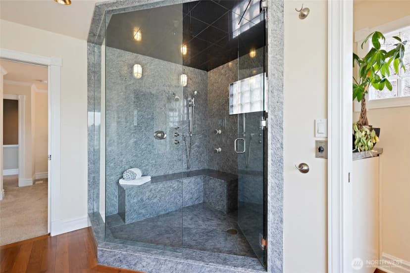 Property photo for 6222 37th Avenue Ne, Seattle photo 23