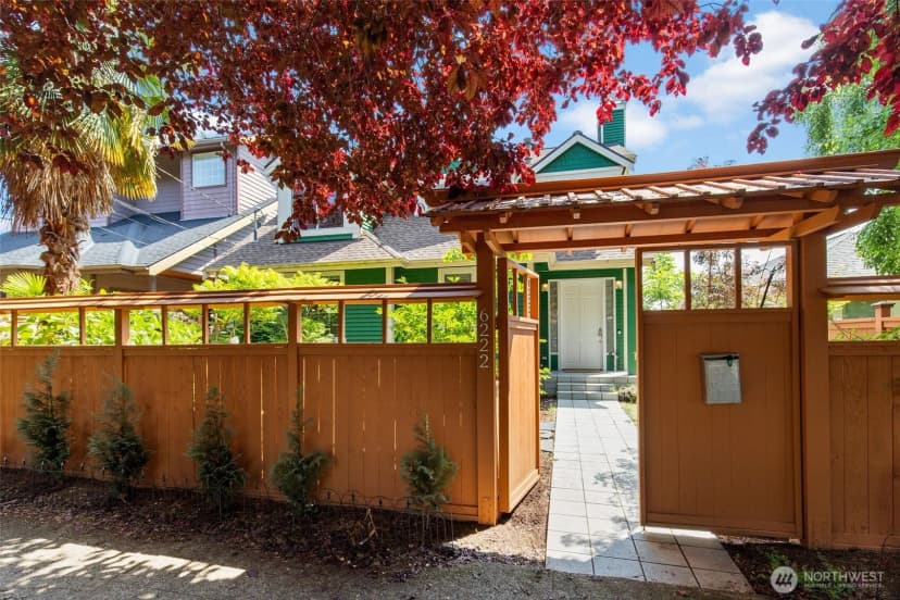 Property photo for 6222 37th Avenue Ne, Seattle photo 3