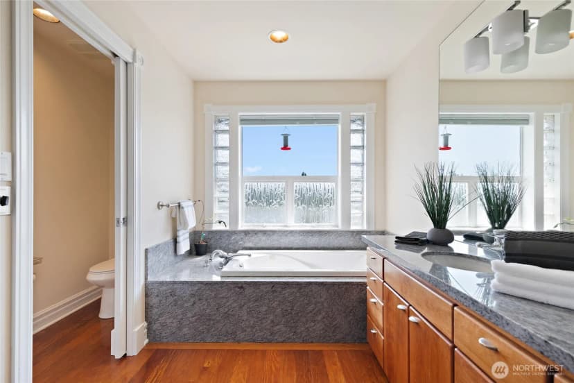 Property photo for 6222 37th Avenue Ne, Seattle photo 24