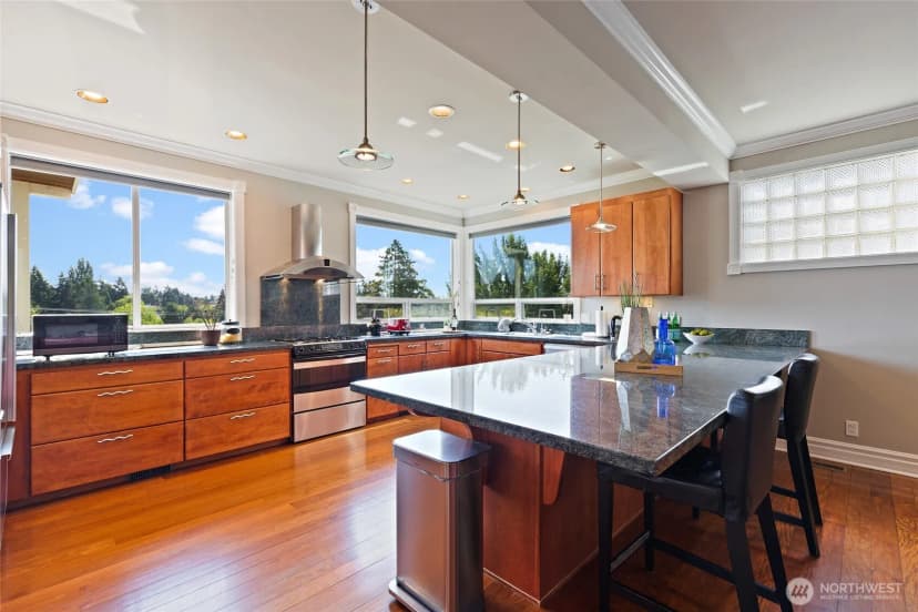 Property photo for 6222 37th Avenue Ne, Seattle photo 8