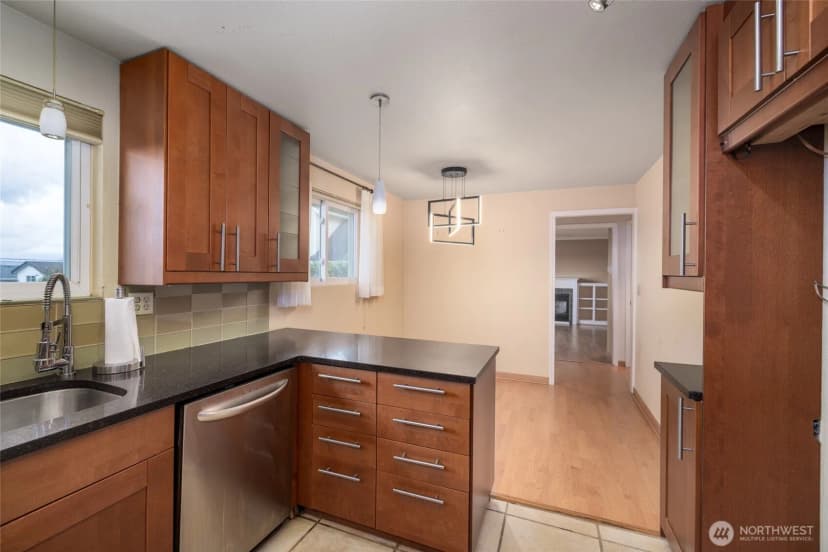 Property photo for 1607 25th Street, Anacortes photo 15