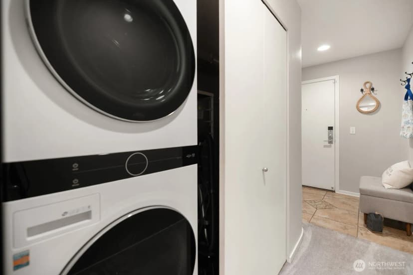 Property photo for 2420 8th Avenue N #201, Seattle photo 25