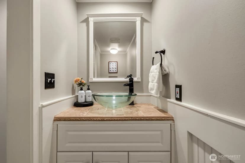 Property photo for 2420 8th Avenue N #201, Seattle photo 24