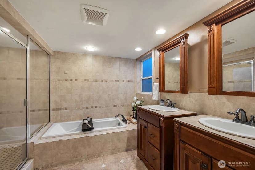 Property photo for 2420 8th Avenue N #201, Seattle photo 21