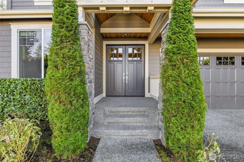 Property photo for 14003 Ne 6th Place, Bellevue photo 3