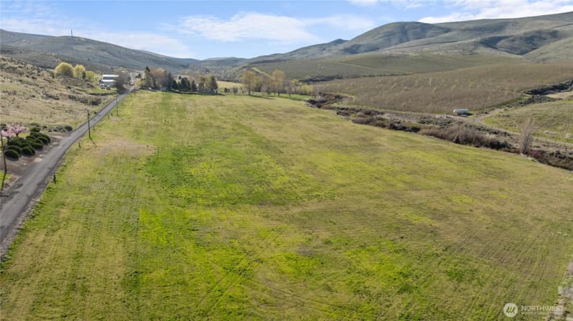 Property photo for 1260 Burbank Creek Road, Yakima photo 4