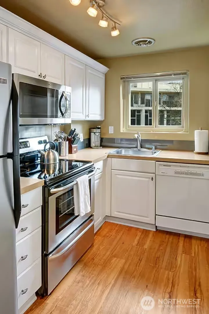Property photo for 1400 Hubbell Place #1413, Seattle photo 9