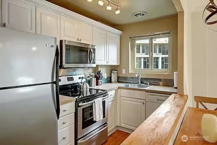 Property photo for 1400 Hubbell Place #1413, Seattle photo 6