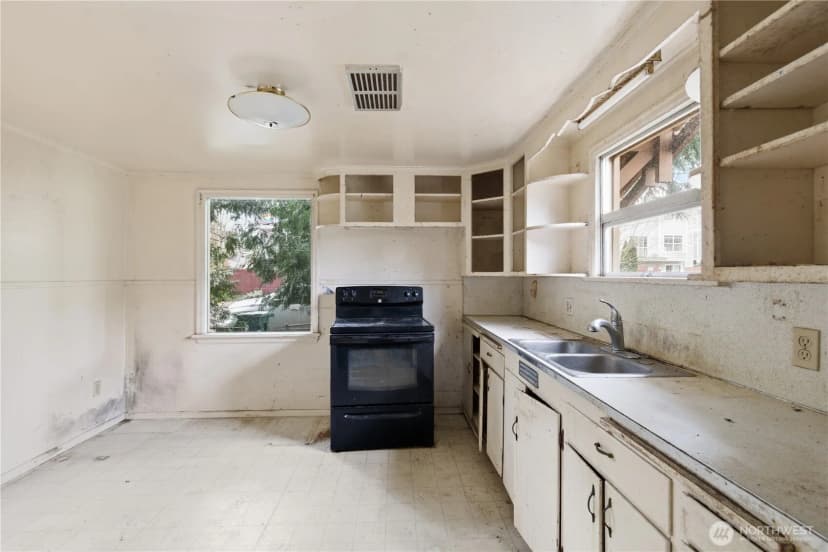 Property photo for 11716 16th Avenue Ne, Seattle photo 12