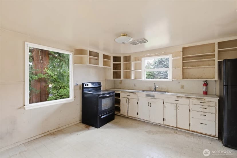 Property photo for 11716 16th Avenue Ne, Seattle photo 13