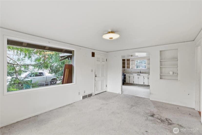 Property photo for 11716 16th Avenue Ne, Seattle photo 8