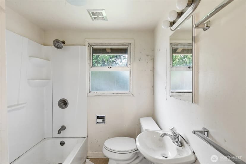 Property photo for 11716 16th Avenue Ne, Seattle photo 16