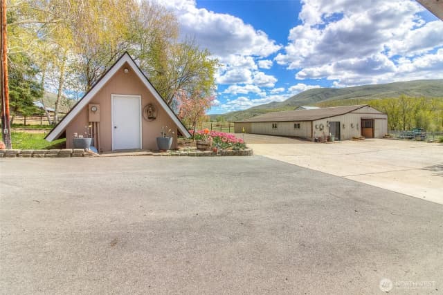 Property photo for 1260 Burbank Creek Road, Yakima photo 5
