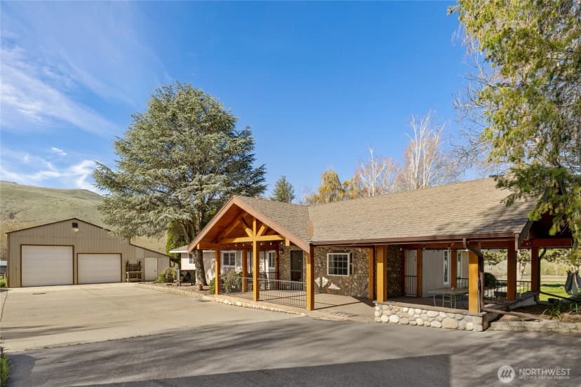 Property photo for 1260 Burbank Creek Road, Yakima photo 6