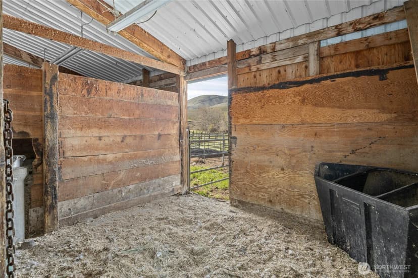 Property photo for 1260 Burbank Creek Road, Yakima photo 28