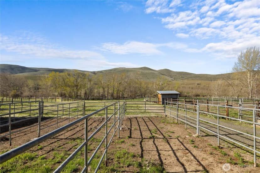Property photo for 1260 Burbank Creek Road, Yakima photo 29