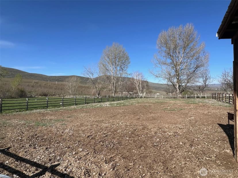 Property photo for 1260 Burbank Creek Road, Yakima photo 31