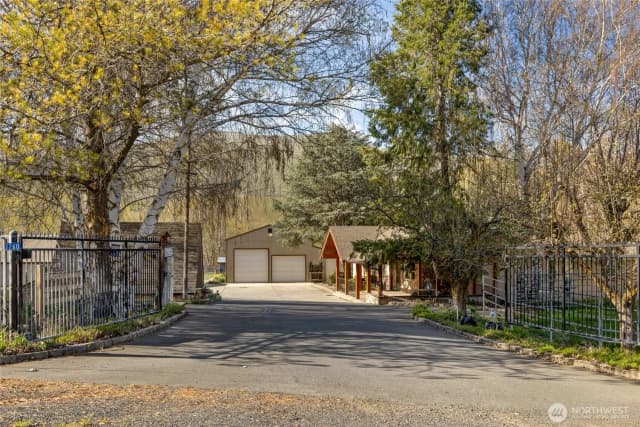 Property photo for 1260 Burbank Creek Road, Yakima photo 3