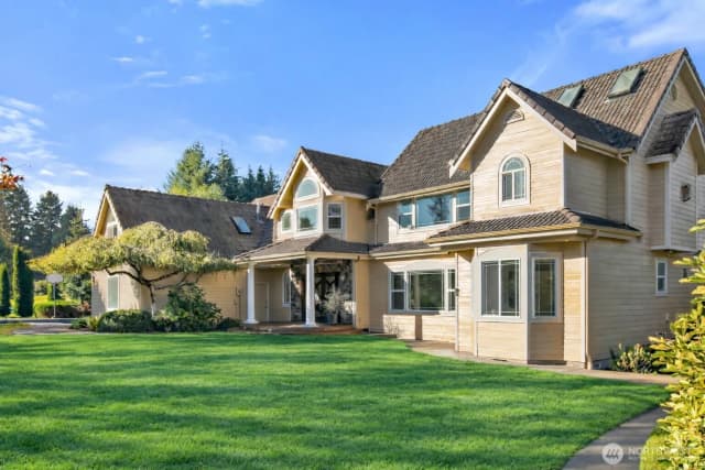 Property photo for 3725 Hollywood Drive Ne, Olympia