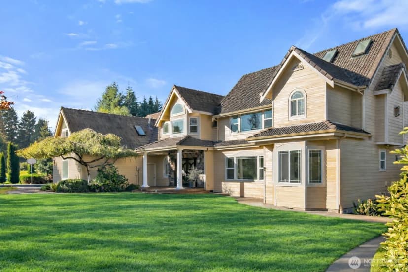 Property photo for 3725 Hollywood Drive Ne, Olympia