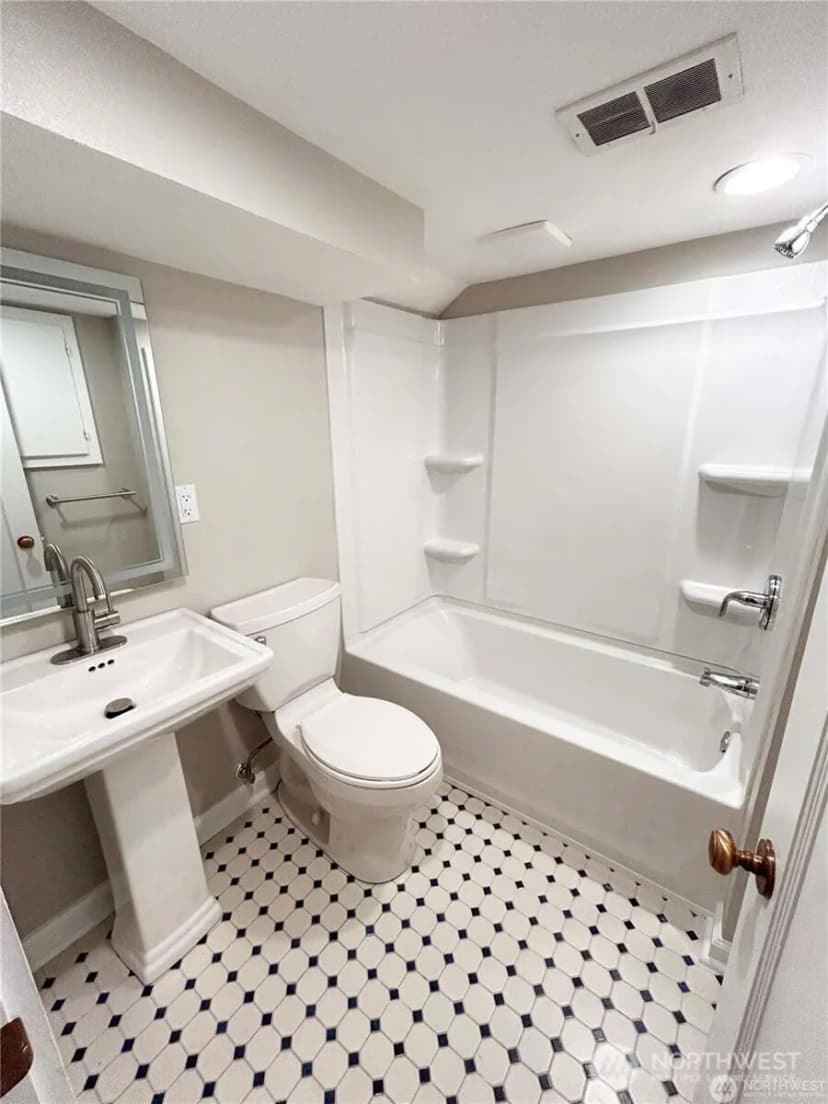 Property photo for 10826 Meadow Road Sw, Lakewood photo 29