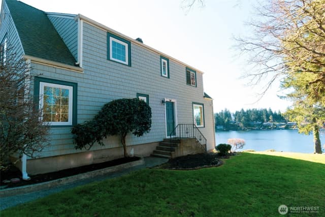 Property photo for 10826 Meadow Road Sw, Lakewood photo 4