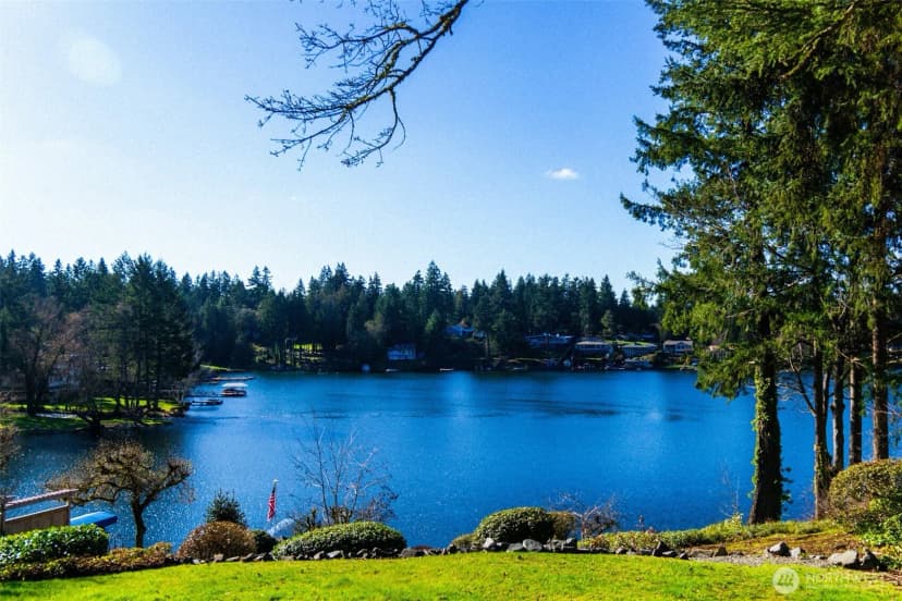 Property photo for 10826 Meadow Road Sw, Lakewood