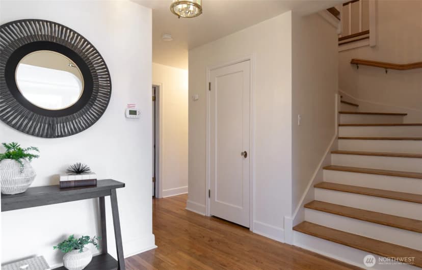 Property photo for 10826 Meadow Road Sw, Lakewood photo 6