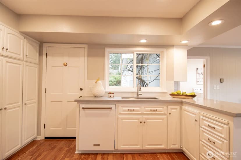 Property photo for 10826 Meadow Road Sw, Lakewood photo 14