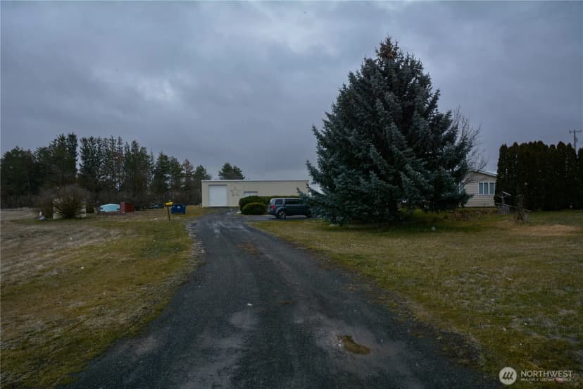 Property photo for 1873 8th Street, Davenport photo 38