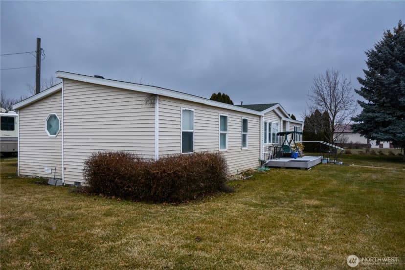 Property photo for 1873 8th Street, Davenport photo 35